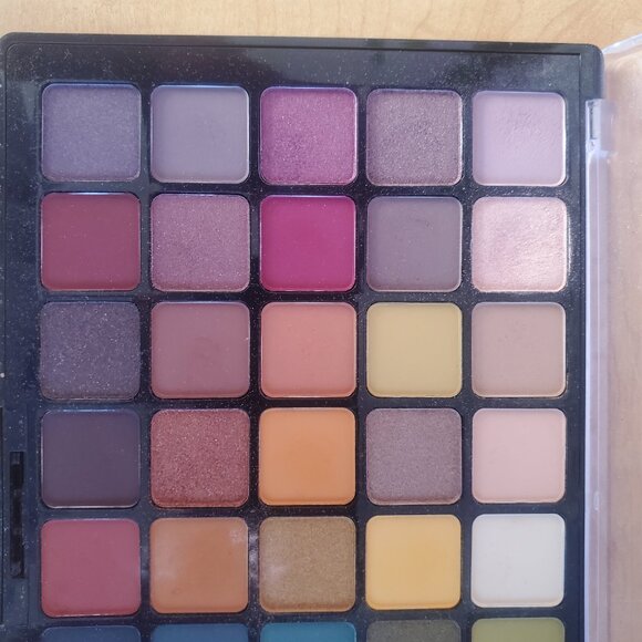 NYX Swear By It Pallette - Picture 2 of 4
